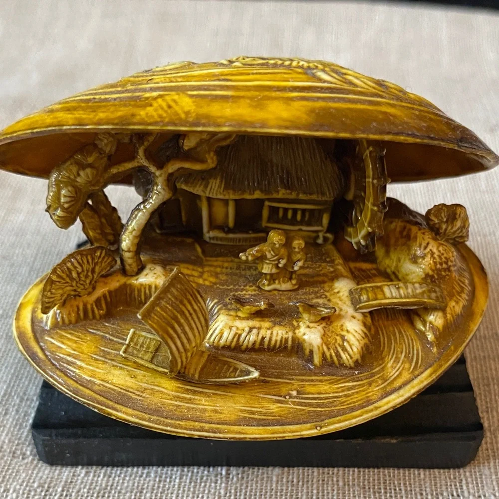 Japanese Netsuke 1930’s Miniature Carved Shell Diorama - movable wheel - Picture 1 of 4